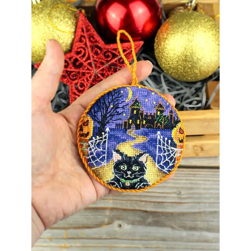 Cross stitch kit "Halloween. Pinkeep" 9x9 cm SNV-906