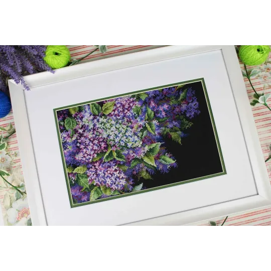 Cross stitch kit "Fragrant lilac" 18x27 cm SNV-951