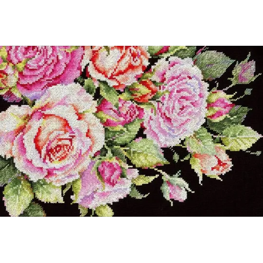 Cross stitch kit "Noble roses" 18x27 cm SNV-949