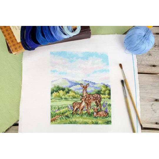 Cross stitch kit "Graceful deer" 20x16 cm SNV-936