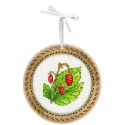 Point de croix sur socle en bois "Miniature. Baies d'été. Fraises" 10x10 cm SO-133