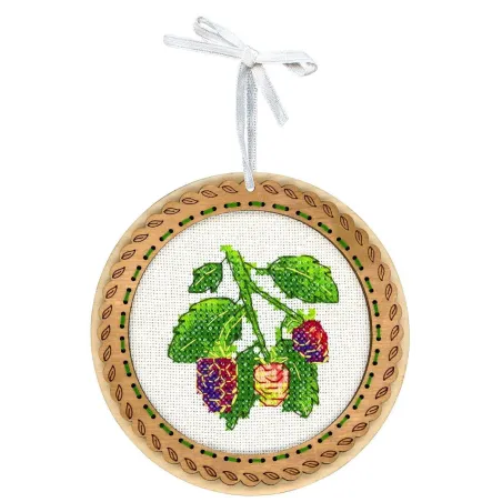 Point de croix sur base en bois "Miniature. Baies d'été. Mûres" 10x10 cm SO-132