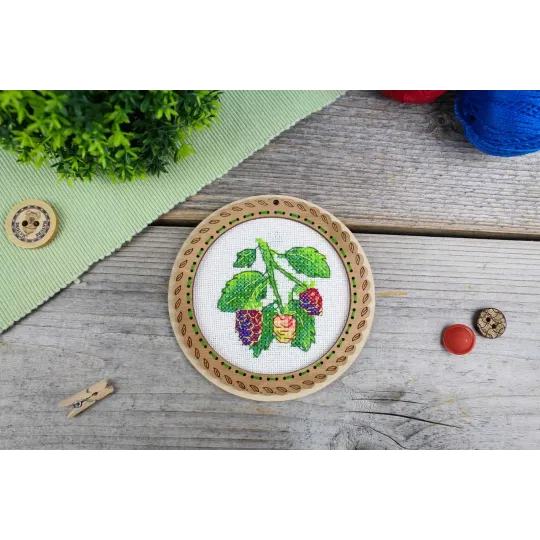 Kreuzstich auf Holzbasis "Miniatur. Sommerbeeren. Brombeeren" 10x10 cm SO-132