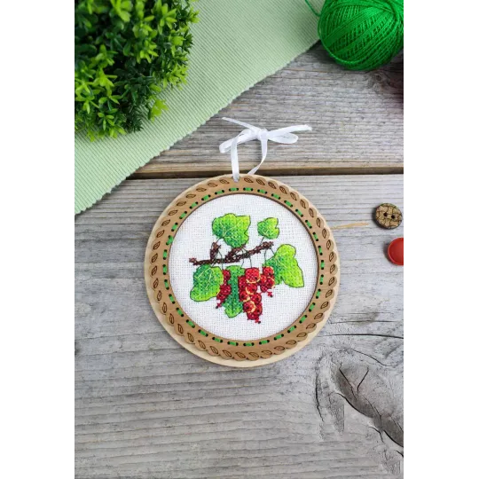 Kreuzstich auf Holzgrund "Miniatur. Sommerbeeren. Johannisbeeren" 10x10 cm SO-131