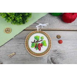 Kreuzstich auf Holzgrund "Miniatur. Sommerbeeren. Johannisbeeren" 10x10 cm SO-131