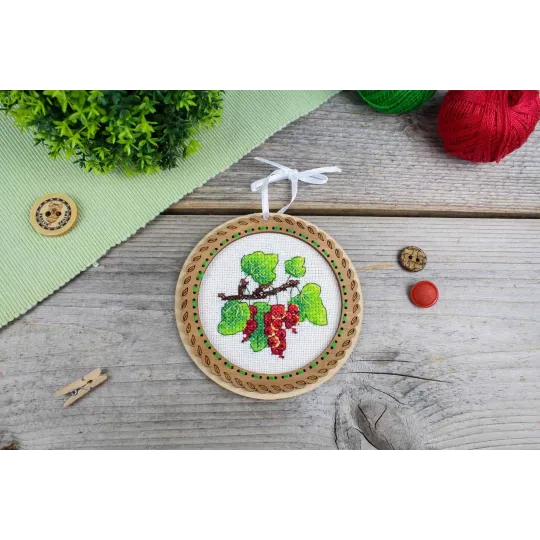 Kreuzstich auf Holzgrund "Miniatur. Sommerbeeren. Johannisbeeren" 10x10 cm SO-131