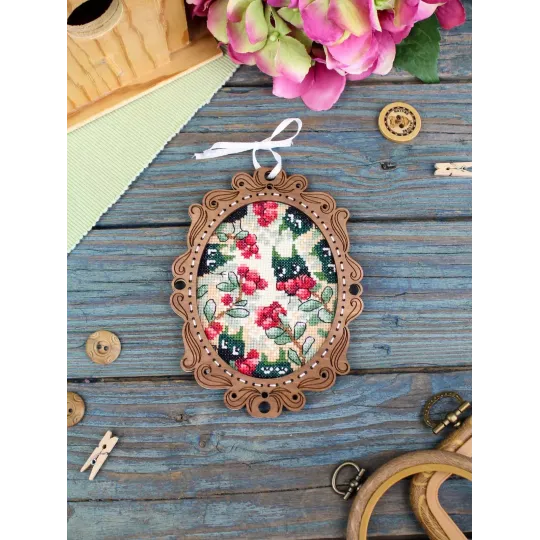 Cross-stich on wooden base "Miniature. Lingonberry Forest" 14x10cm SO-129