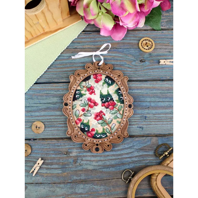 Cross-stich on wooden base "Miniature. Lingonberry Forest" 14x10cm SO-129