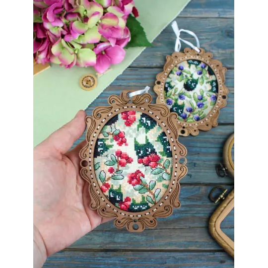 Cross-stich on wooden base "Miniature. Lingonberry Forest" 14x10cm SO-129