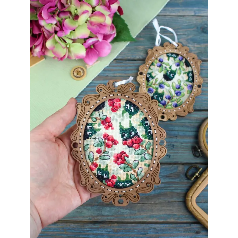 Cross-stich on wooden base "Miniature. Lingonberry Forest" 14x10cm SO-129