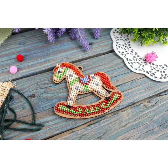 Cross-stich on wooden base "Little Light Horse" 8x8 cm SO-153