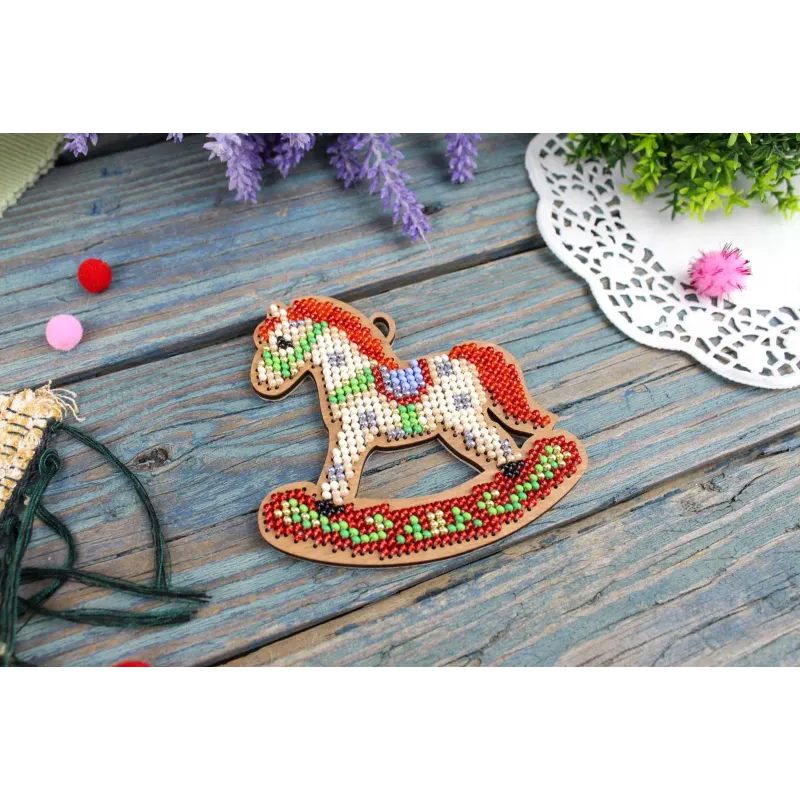 Cross-stich on wooden base "Little Light Horse" 8x8 cm SO-153