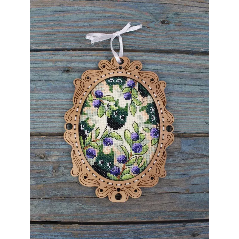 Cross-stich on wooden base "Miniature. Blueberry Forest" 14x10 cm SO-143