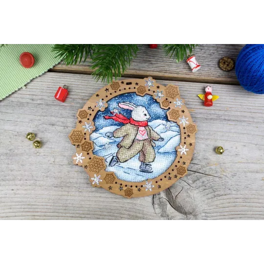 Cross-stich on wooden base "Miniature. On the river ice" 11x12 cm SO-134