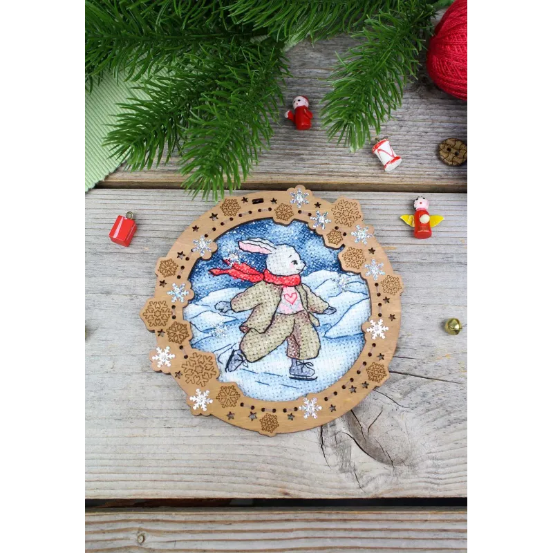 Cross-stich on wooden base "Miniature. On the river ice" 11x12 cm SO-134