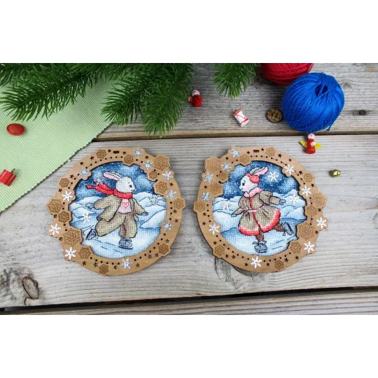 Cross-stich on wooden base "Miniature. On the river ice" 11x12 cm SO-134