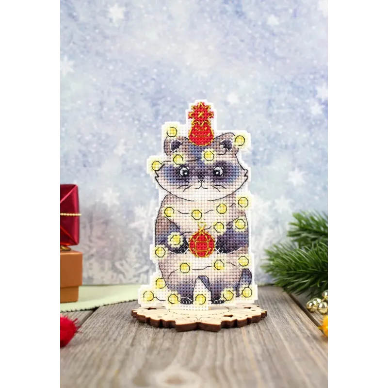 Kryželiu siuvinėjimo rinkinys „Naujametinis meškėnas“ 12x7 cm SR-1175