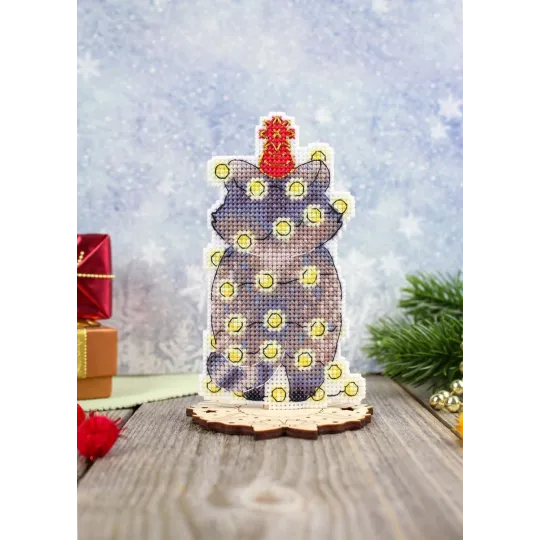 Kryželiu siuvinėjimo rinkinys „Naujametinis meškėnas“ 12x7 cm SR-1175