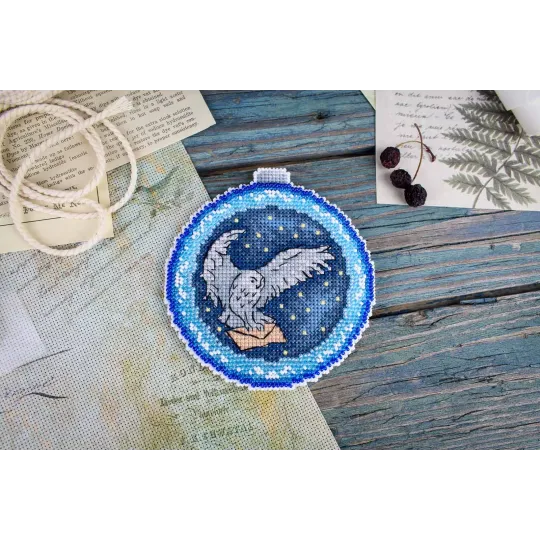 Набор для вышивания "Новогодний шар. Крылатый почтальон" 11x10 см SR-962