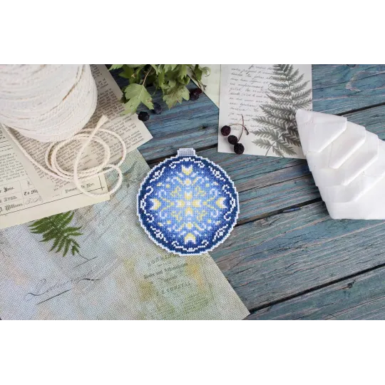 Набор для вышивания "Новогодний шар. Крылатый почтальон" 11x10 см SR-962