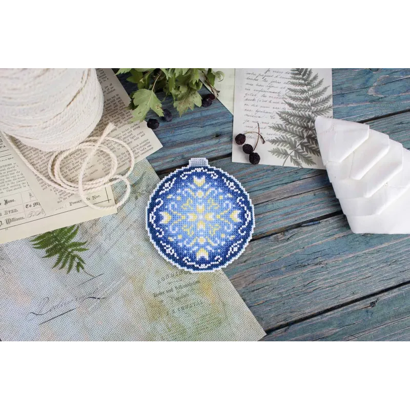 Набор для вышивания "Новогодний шар. Крылатый почтальон" 11x10 см SR-962