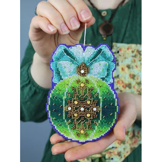 Kryželių siuvinėjimo rinkinys "Kalėdų eglutės kamuolys. Miško magija" 12x9 cm SR-1312