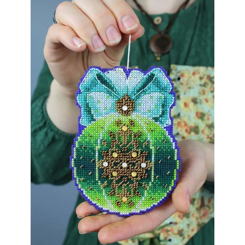 Kryželių siuvinėjimo rinkinys "Kalėdų eglutės kamuolys. Miško magija" 12x9 cm SR-1312