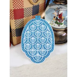 Kryželių siuvinėjimo rinkinys "Naujametinis žaisliukas: žiemos kankorėžis" 14x10 cm ST-1086
