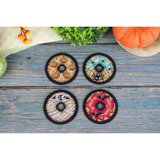 Kreuzstichset "Halloween Donuts. Pins. Magnets" 6x6 cm ST-1075