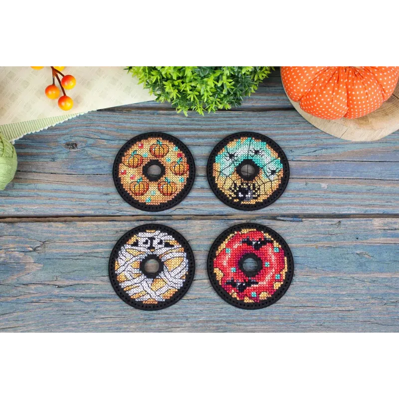 Kreuzstichset "Halloween Donuts. Pins. Magnets" 6x6 cm ST-1075