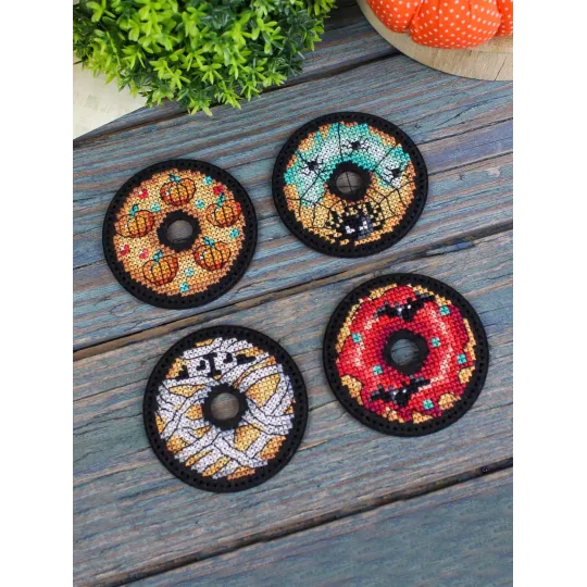 Kit de point de croix "Donuts d'Halloween. Épinglettes. Aimants" 6x6 cm ST-1075