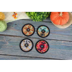 Набор для вышивания крестиком "Хэллоуинские пончики. Булавки. Магниты" 6x6 см ST-1075