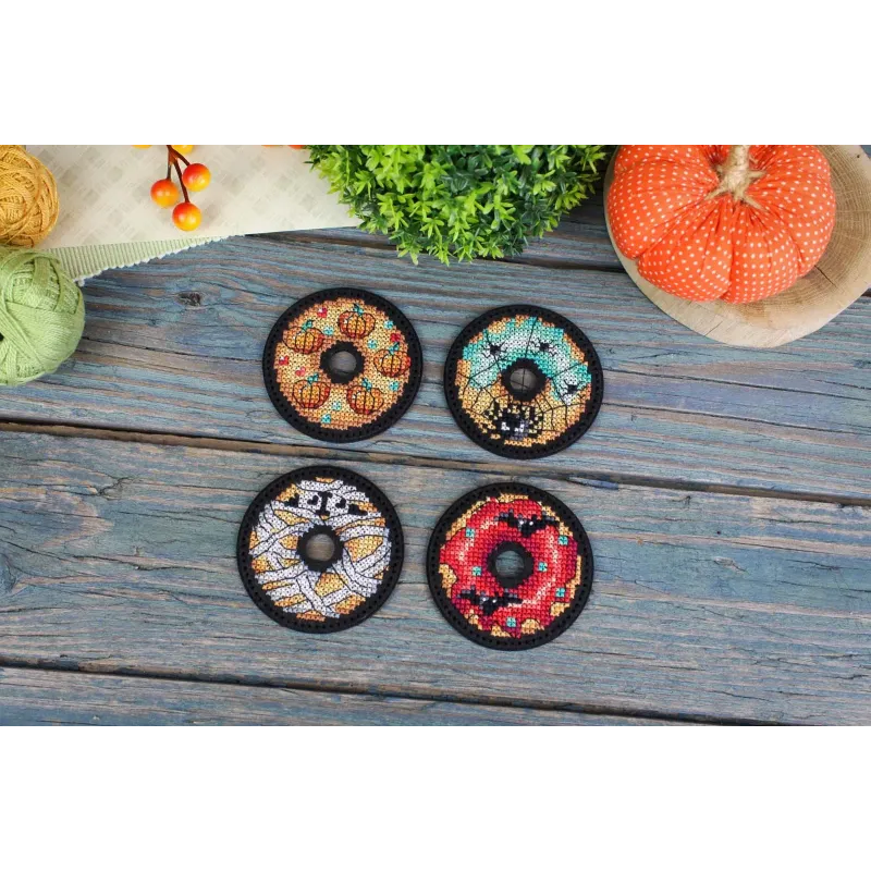 Kreuzstichset "Halloween Donuts. Pins. Magnets" 6x6 cm ST-1075