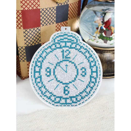 Набор для вышивания крестиком «Новогодняя игрушка: почти полночь» 13x11 см ST-1088