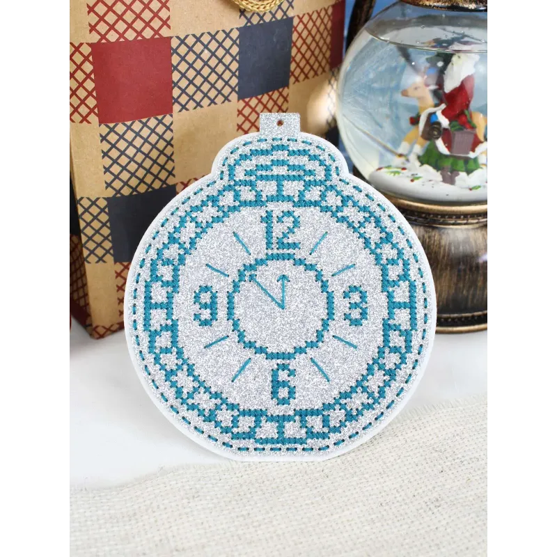 Kryželiu siuvinėjimo rinkinys „Naujametiniai žaisliukai: beveik vidurnaktis“ 13x11 cm ST-1088