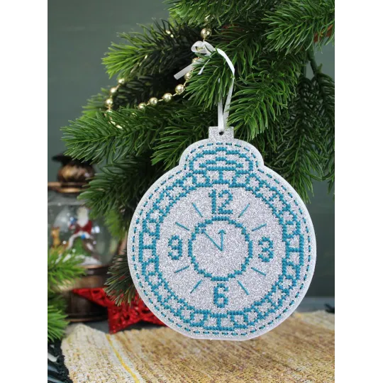 Kryželiu siuvinėjimo rinkinys „Naujametiniai žaisliukai: beveik vidurnaktis“ 13x11 cm ST-1088