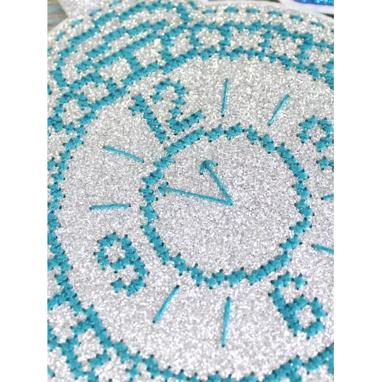 Набор для вышивания крестиком «Новогодняя игрушка: почти полночь» 13x11 см ST-1088