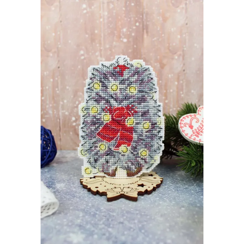 Kryželiu siuvinėjimo rinkinys „Naujametinis ežiukas“ 12x8 cm SR-1173