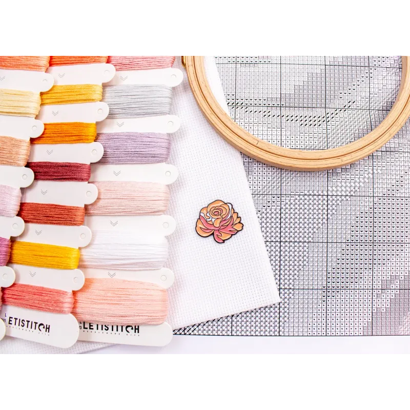 Kryželiu siuvinėjimo rinkinys "Floral Grace" 32x32cm SLETIL9956