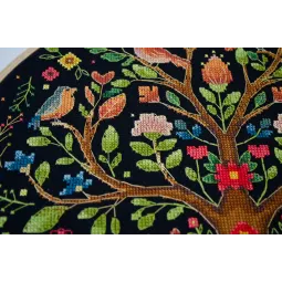 Kit de point de croix "L'Arbre des contes de forêt" 30x30 cm AAH-298