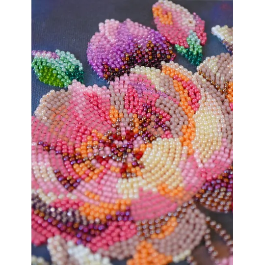 Pagrindinis karoliukų siuvinėjimo rinkinys "Žydinčios mintys" 26x39 cm AAB-958