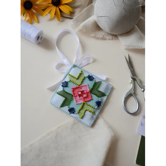 Dekoracija „Pavasario kaleidoskopas“ 13,2x6,6 cm AABT-047