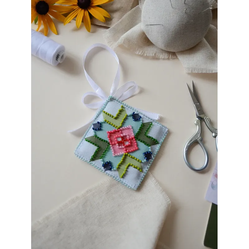 Украшение "Весенний калейдоскоп" 13.2x6.6 см AABT-047