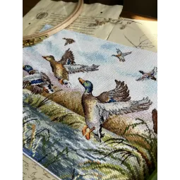 Kryželiu siuvinėjimo rinkinys "Skrendančios antys" 25,5 х 19,5 cm SANL-26