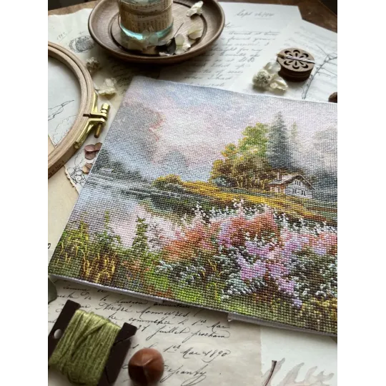 Kryželiu siuvinėjimo rinkinys "Rūko šalis" 19x19 cm SANK-69