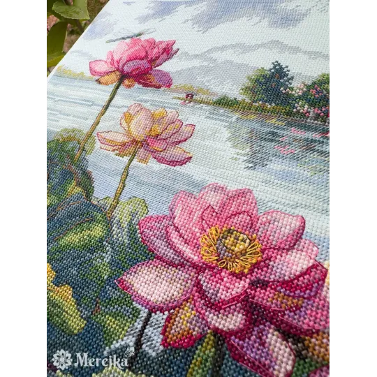 Набор для вышивания крестиком "Lotus Dreams" 24x44 SK281