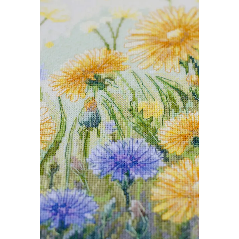 Kryželiu siuvinėjimo rinkinys "Šnabždančios žolės" 26x26 cm AAH-300