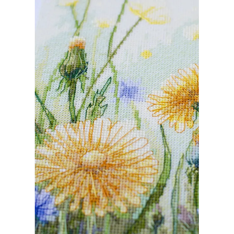 Kryželiu siuvinėjimo rinkinys "Šnabždančios žolės" 26x26 cm AAH-300