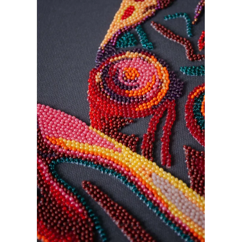 Pagrindinis karoliukų siuvinėjimo rinkinys "Moteriškumo esmė" 25x29 cm AAB-959