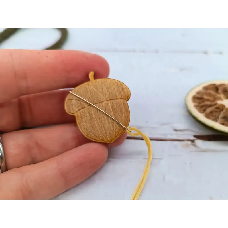 Magnetic needle holder. Acorn. Gold. KF059/67G